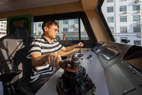 廬陽造新能源火車頭開跑 電動軌道車引領(lǐng)綠色交通新篇章